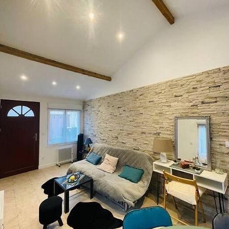 Orly Shelter Apartment Exterior foto