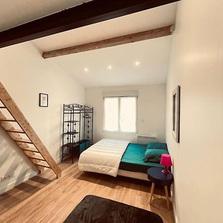Orly Shelter Apartment Exterior foto