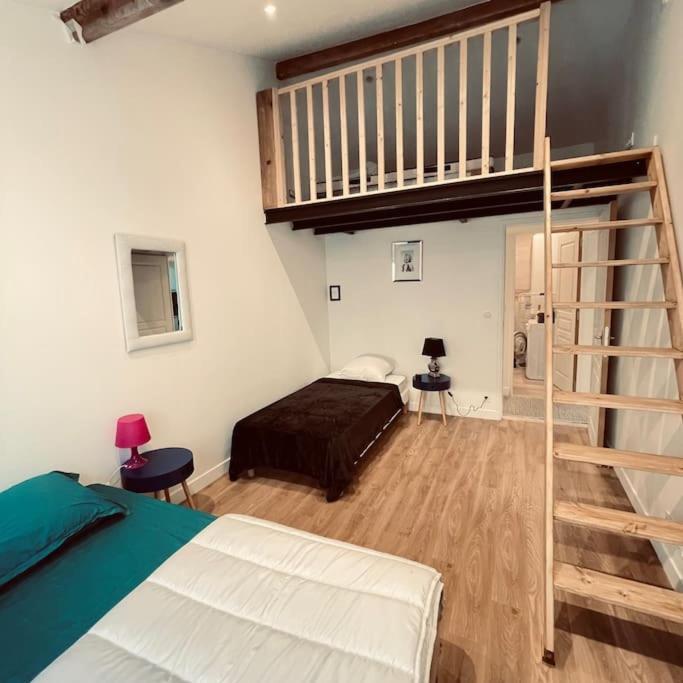 Orly Shelter Apartment Exterior foto