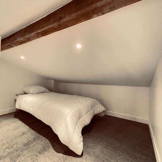 Orly Shelter Apartment Exterior foto